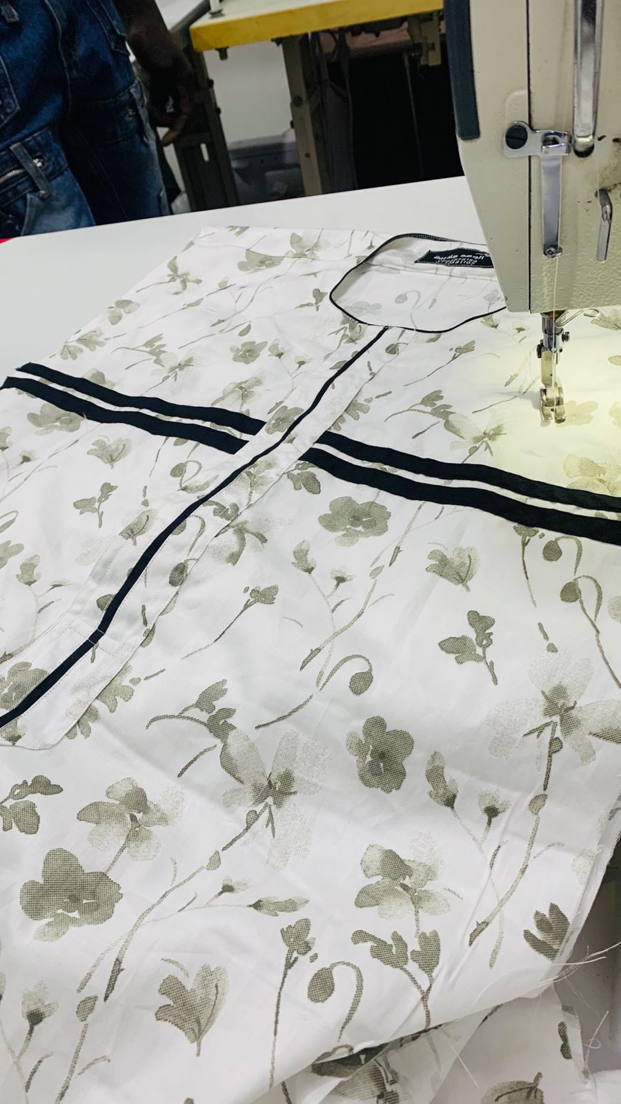 جلابية رجالية فاخرة – تفصيل حسب الطلب
Premium Jalabiya – Custom Tailored